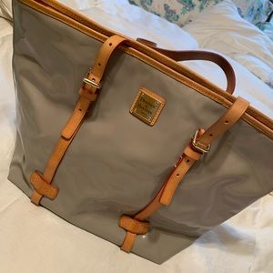Dooney & Bourke | classy patent gray/blue tote